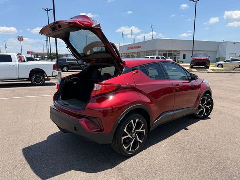 Used 2018 Toyota C-HR XLE FWD image 41
