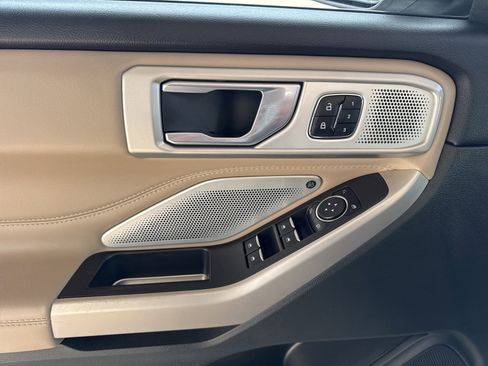 Certified 2022 Ford Explorer Limited w/ Limited Technology Package image 25