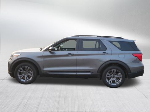Used 2023 Ford Explorer XLT w/ Equipment Group 202A AWD/4WD image 4