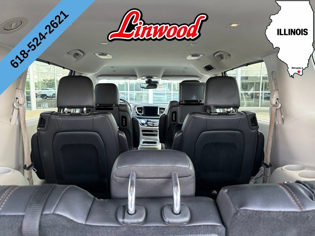 Used 2020 Chrysler Pacifica Touring-L Plus w/ Advanced Safetytec Group FWD image 14