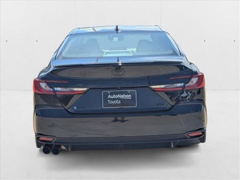 Used 2025 Toyota Camry SE image 9