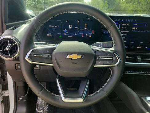 Used 2025 Chevrolet Equinox EV LT w/ Comfort Package FWD image 21