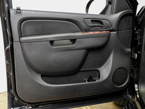 Used 2012 Chevrolet Avalanche LS image 34