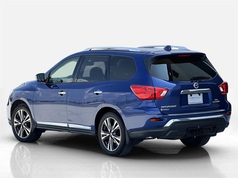 Used 2020 Nissan Pathfinder Platinum image 5