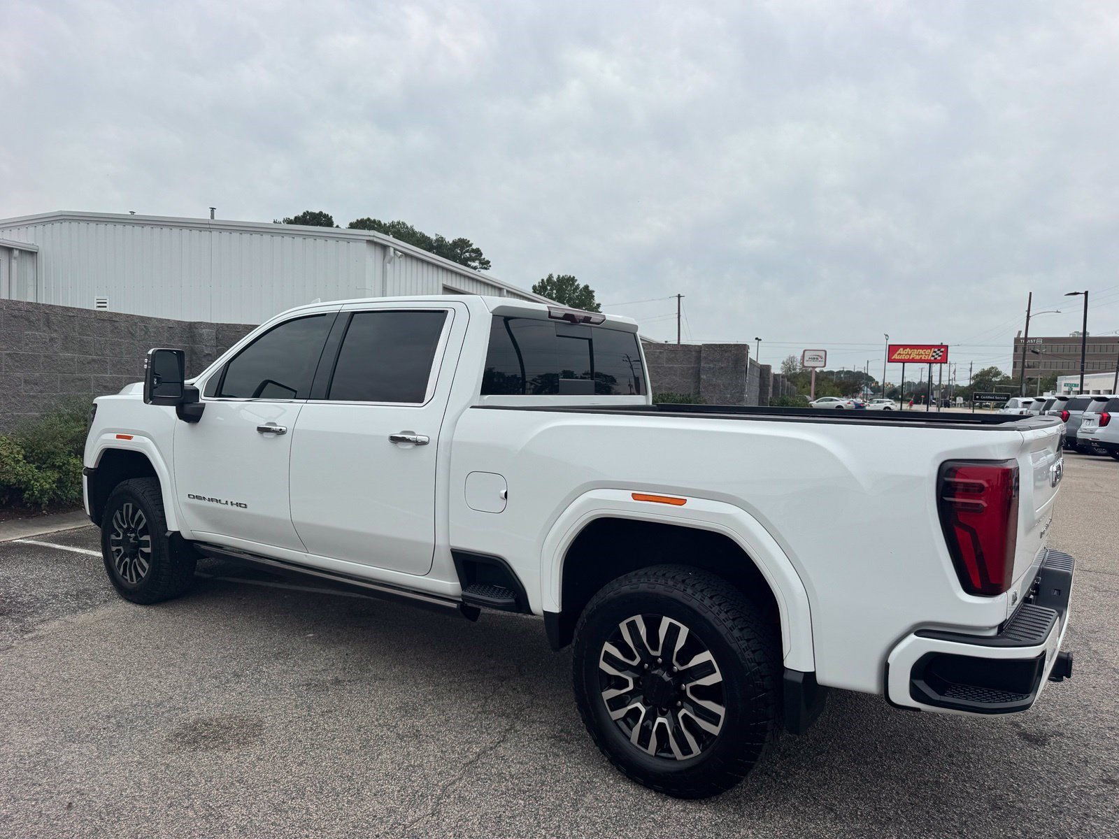 Used 2024 GMC Sierra 2500 Denali Ultimate AWD/4WD image 5