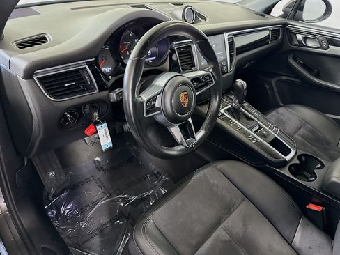 Used 2018 Porsche Macan AWD/4WD image 22