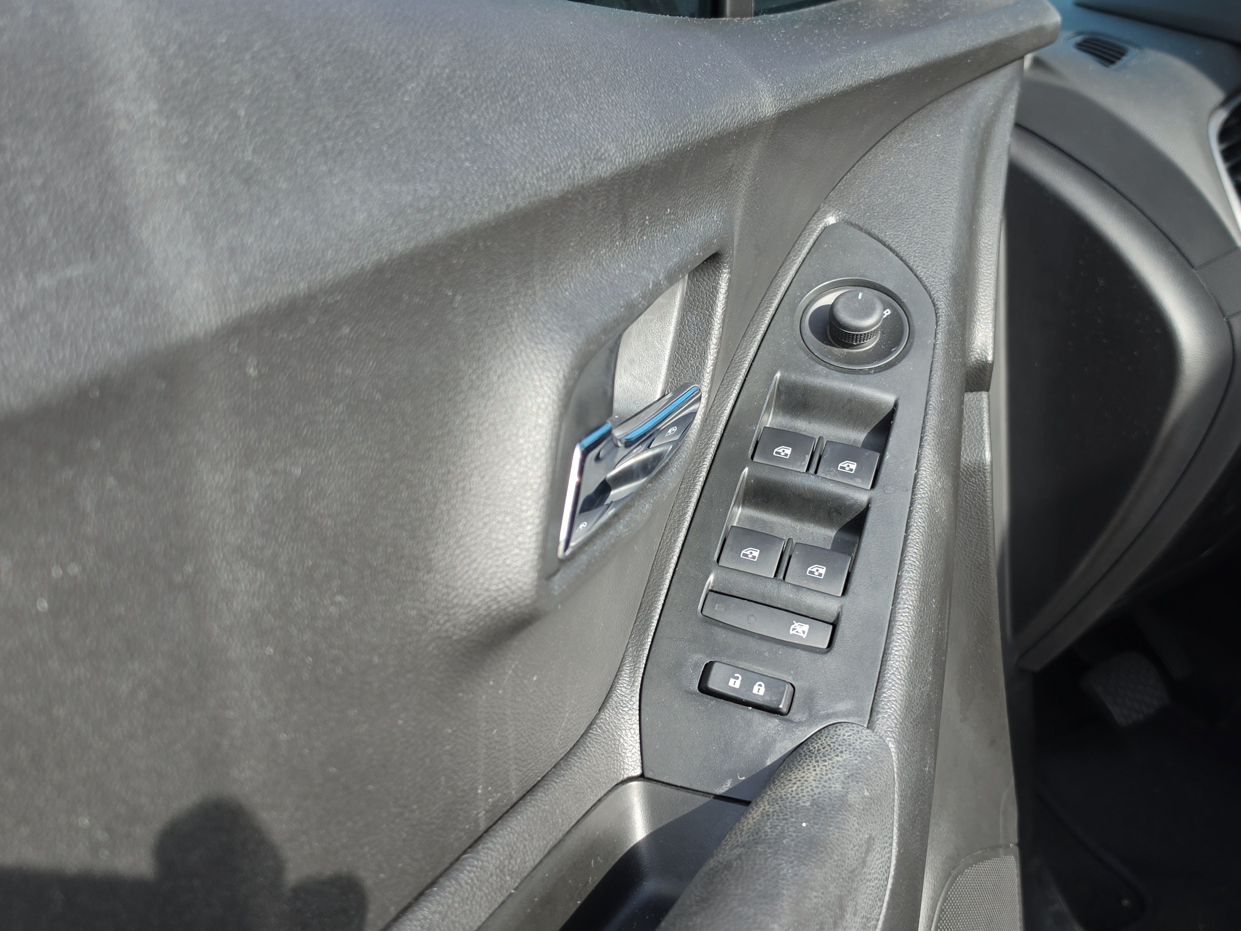 Used 2020 Chevrolet Trax LT w/ LT Convenience Package FWD image 17