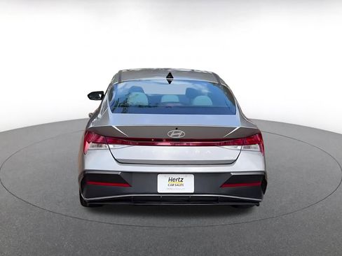 Used 2025 Hyundai Elantra Limited image 12