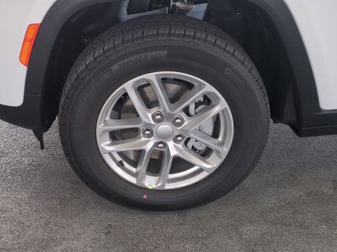 New 2026 Jeep Grand Cherokee Laredo X image 11