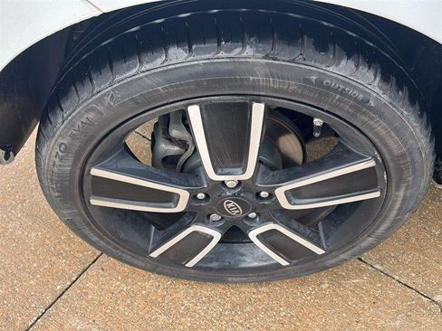 Used 2011 Kia Soul + FWD image 13