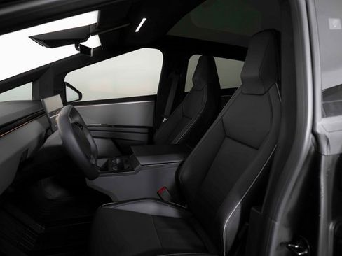 Used 2025 Tesla Cybertruck AWD Crew Cab image 18