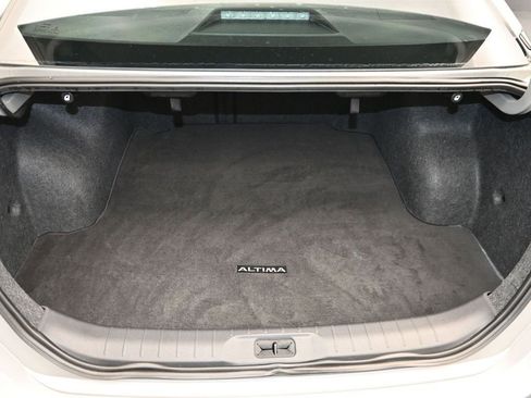 Used 2020 Nissan Altima 2.5 SR w/ Premium Package image 11