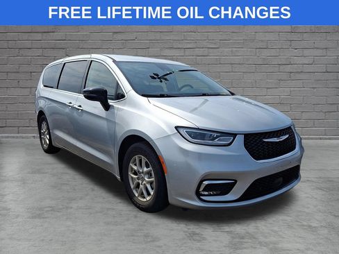 Used 2024 Chrysler Pacifica Touring-L FWD image 1