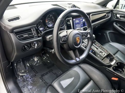 Used 2023 Porsche Macan AWD/4WD image 10