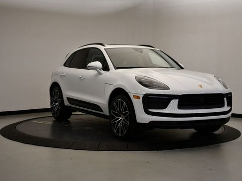Certified 2026 Porsche Macan AWD/4WD image 9
