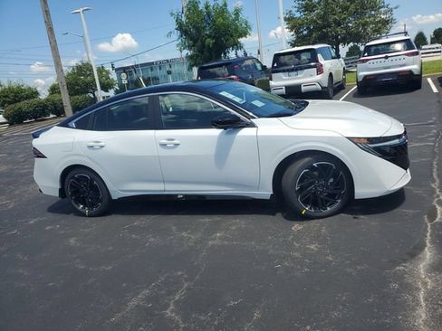 New 2026 Nissan Sentra SR w/ SR Premium Package FWD image 8