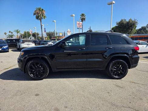 Used 2020 Jeep Grand Cherokee Altitude AWD/4WD image 9