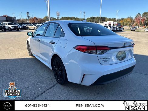 Used 2024 Toyota Corolla LE image 2