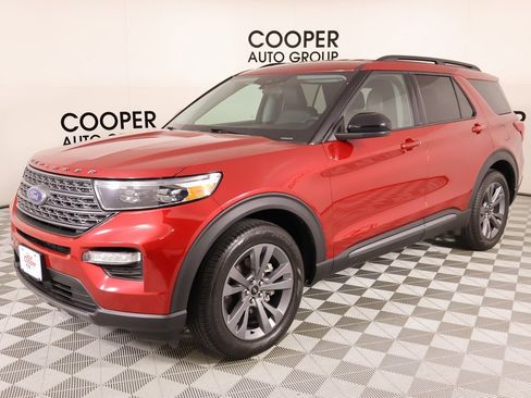 Used 2022 Ford Explorer XLT w/ Equipment Group 202A image 11