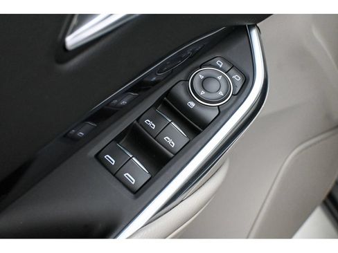 Used 2020 Cadillac XT4 Luxury w/ Cold Weather Package AWD/4WD image 31