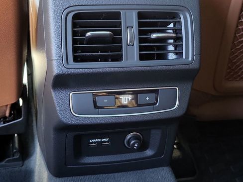 Used 2022 Audi Q5 2.0T Premium w/ Convenience Package image 21