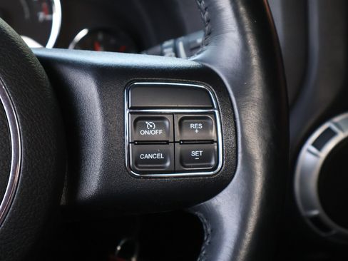 Used 2016 Jeep Wrangler Unlimited Rubicon image 11