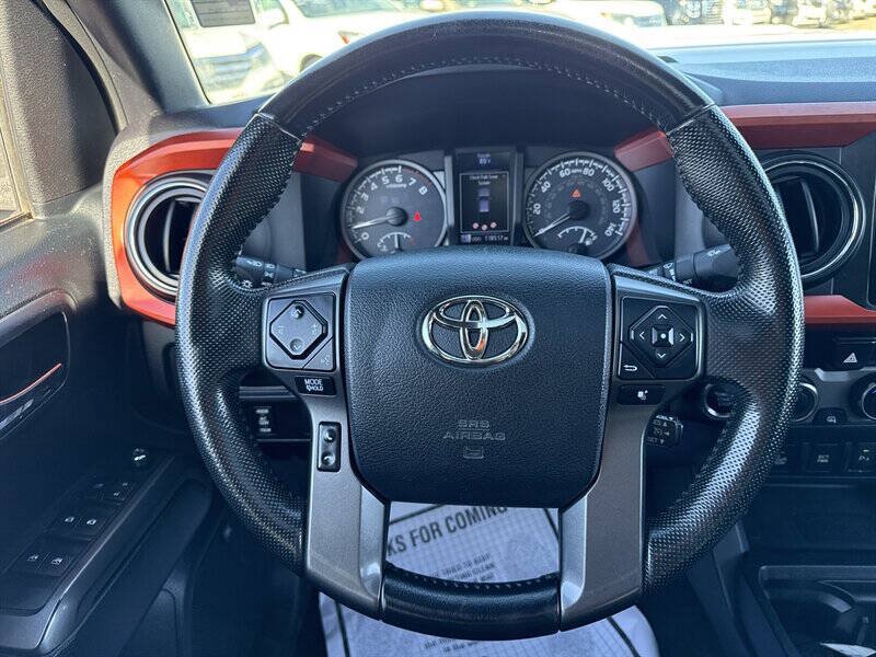 Used 2016 Toyota Tacoma TRD Sport AWD/4WD image 25