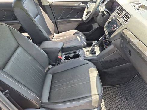 Used 2022 Volkswagen Tiguan SE FWD image 26