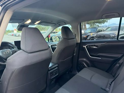 Used 2025 Toyota RAV4 XLE AWD/4WD image 21