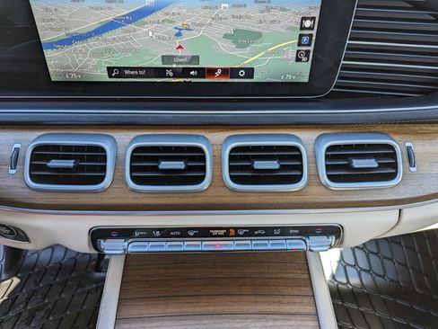 Used 2022 Mercedes-Benz GLS 450 4MATIC image 23