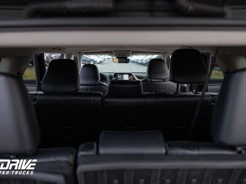 Used 2021 Toyota Highlander XLE image 21