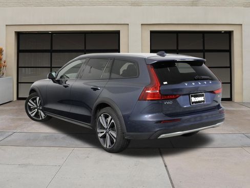 Used 2025 Volvo V60 B5 Cross Country Plus AWD/4WD image 2