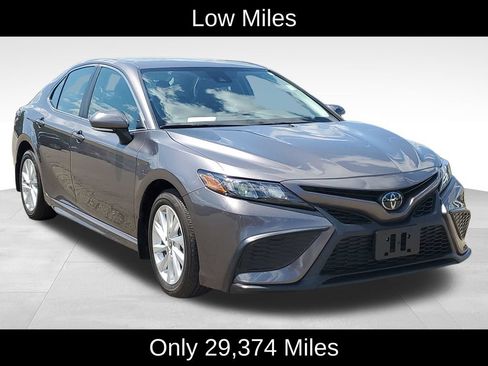 Used 2024 Toyota Camry SE FWD image 2