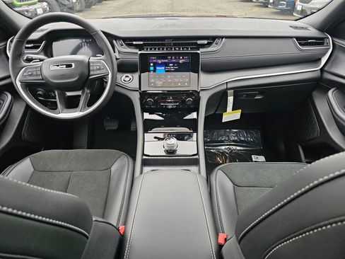 New 2025 Jeep Grand Cherokee Altitude image 16