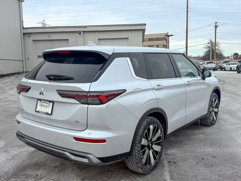 New 2025 Mitsubishi Outlander SE image 7