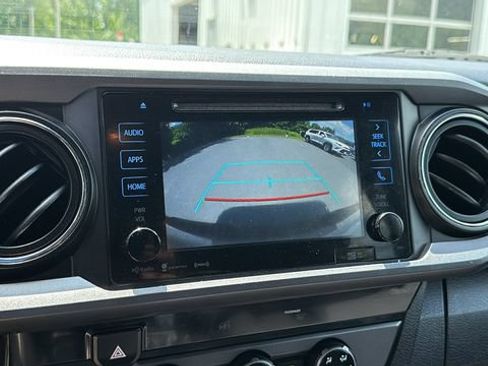 Used 2017 Toyota Tacoma TRD Off-Road w/ Tow Package (A/T) AWD/4WD image 16