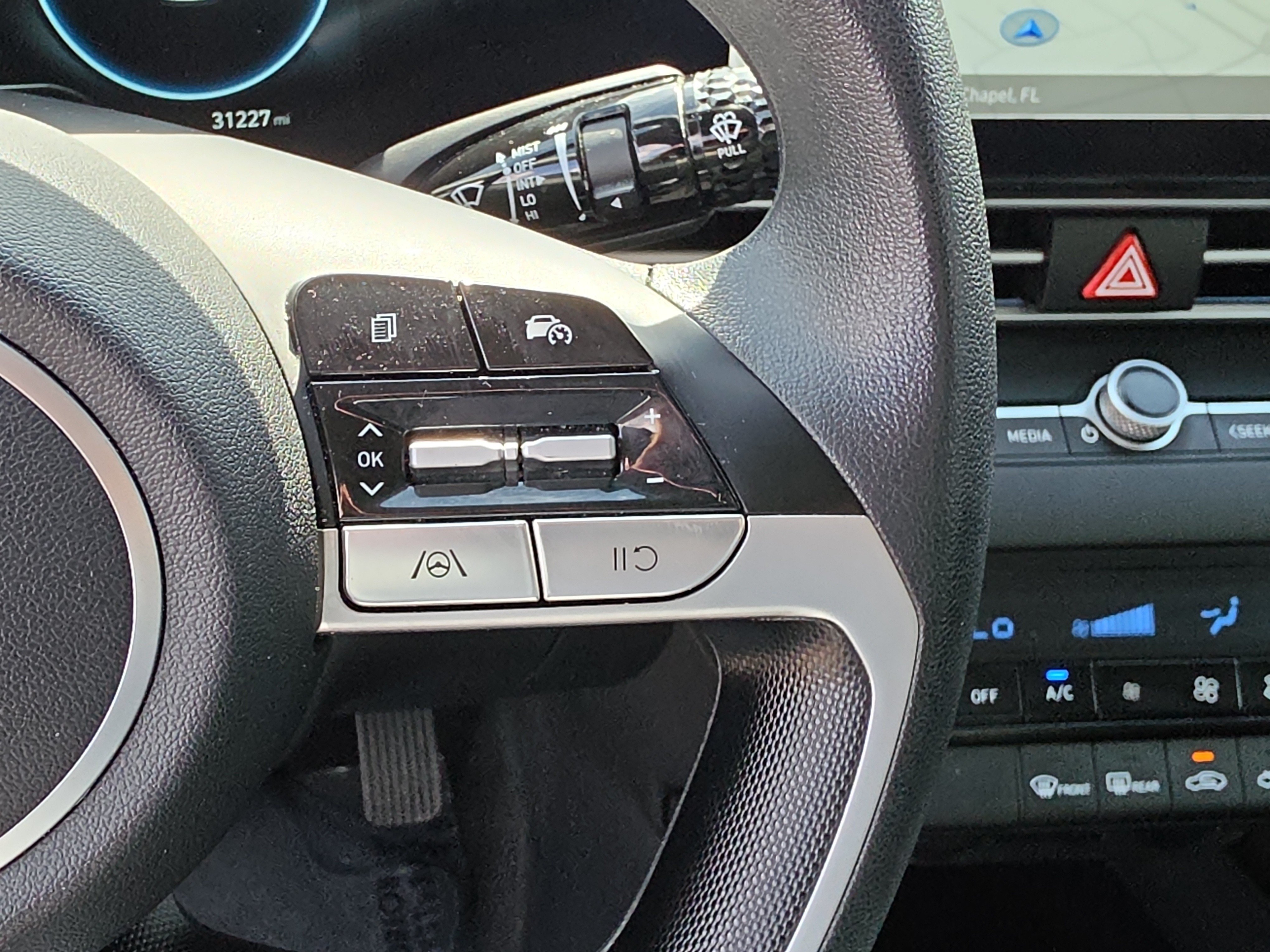 Used 2024 Hyundai Elantra SEL FWD image 29