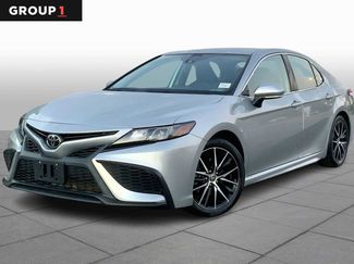Used 2022 Toyota Camry SE w/ Cold Weather Package video 1