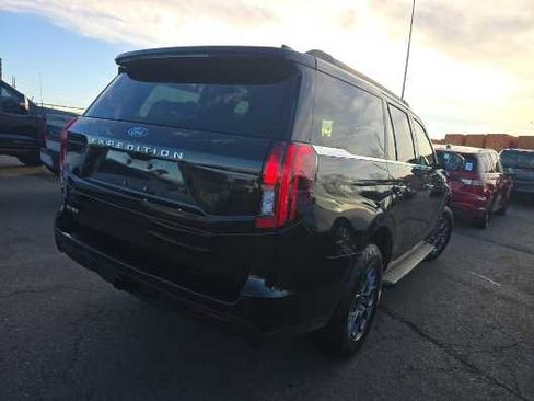 Used 2025 Ford Expedition Active image 5