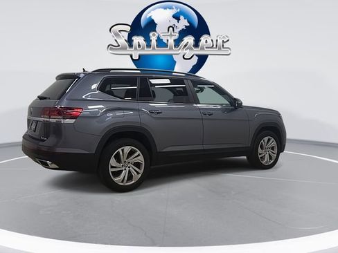Used 2022 Volkswagen Atlas SE w/ Panoramic Sunroof Package image 9
