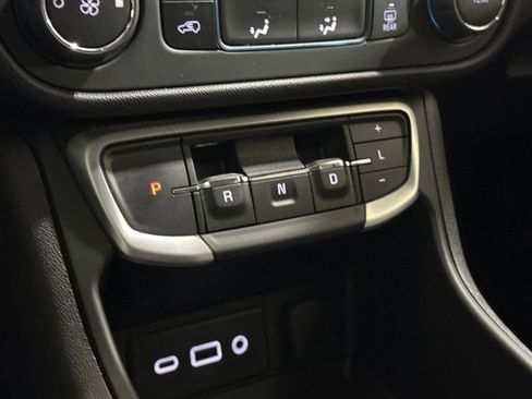 Used 2024 GMC Terrain SLE FWD image 17