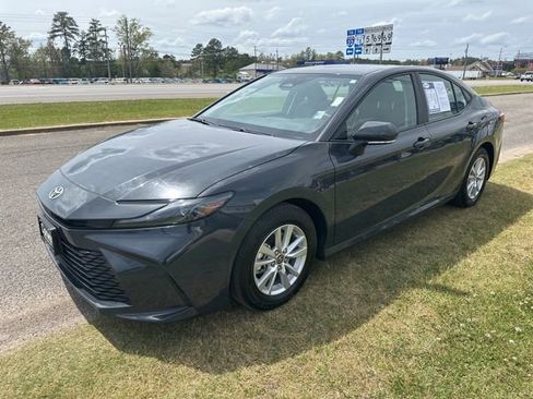 Used 2025 Toyota Camry LE FWD image 3