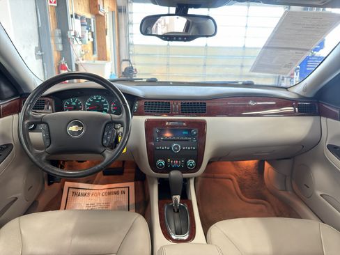 Used 2009 Chevrolet Impala LTZ FWD image 33