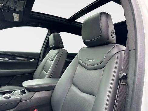 Certified 2022 Cadillac XT5 Premium Luxury w/ LPO, Floor Liner Package AWD/4WD image 18