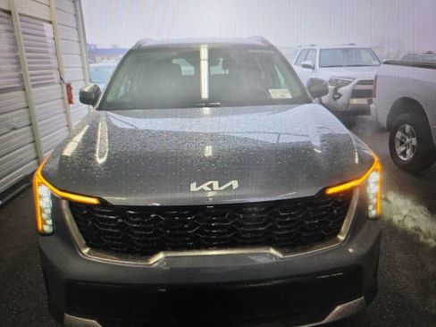 Used 2024 Kia Sorento S image 15