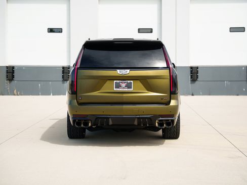 Used 2024 Cadillac Escalade ESV V w/ LPO, Floor Liner Package AWD/4WD image 31