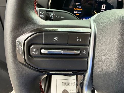 Used 2025 Chevrolet Colorado Z71 w/ Z71 Convenience Package 2 AWD/4WD image 14