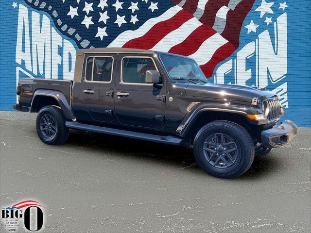 Certified 2025 Jeep Gladiator Sport AWD/4WD image 1