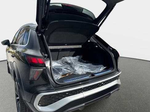 New 2026 Audi Q3 quattro 2.0T AWD/4WD image 10