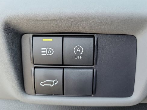 Used 2024 Toyota Highlander XLE image 19